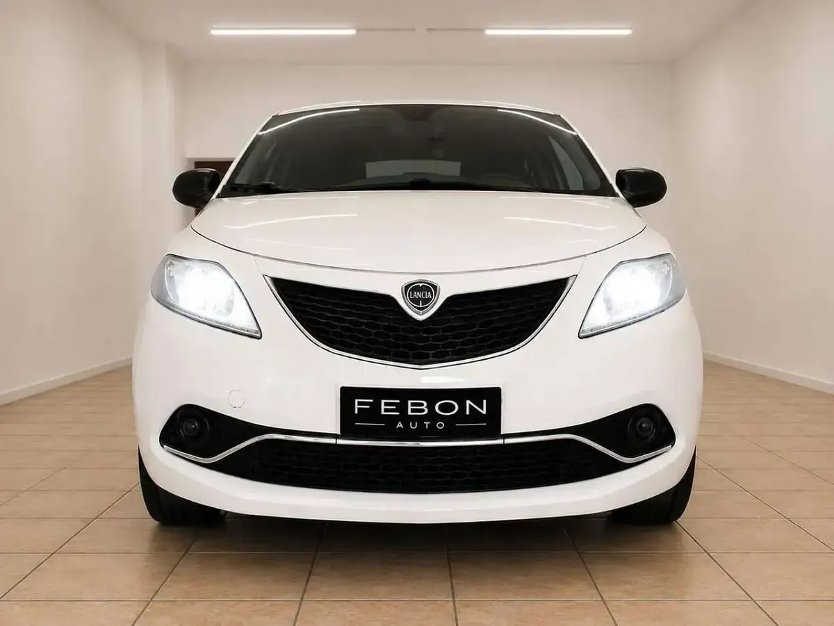 Usata Lancia Ypsilon Gold 69 CV (50 kW) 2018 Bianco Utilitaria