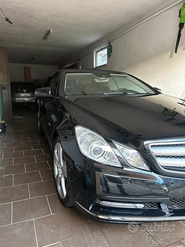 Usata Mercedes E220 170 CV (125 kW) 2011 Nero Cabrio