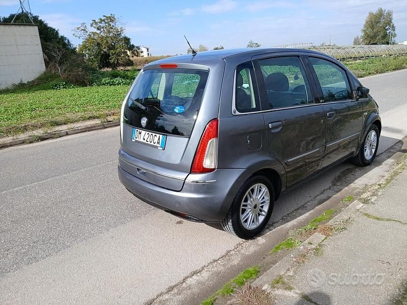 Usata Lancia Musa 95 CV (69 kW) 2007 Grigio Monovolume