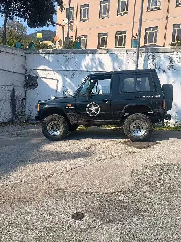 Usata Mitsubishi Pajero 95 CV (69 kW) 1989 Nero SUV