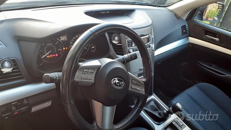 Usata Subaru Legacy 150 CV (110 kW) 2013 Grigio Station wagon