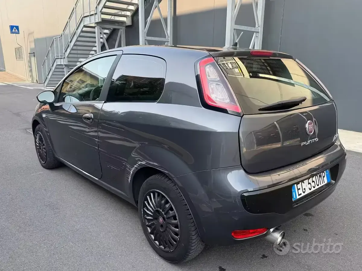 Usata Fiat Punto Evo 69 CV (50 kW) 2011 Grigio Utilitaria
