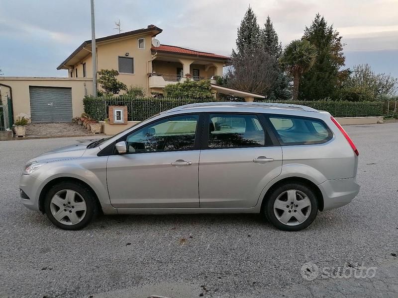 Usata Ford Focus 95 CV (69 kW) 2009 Grigio Station wagon