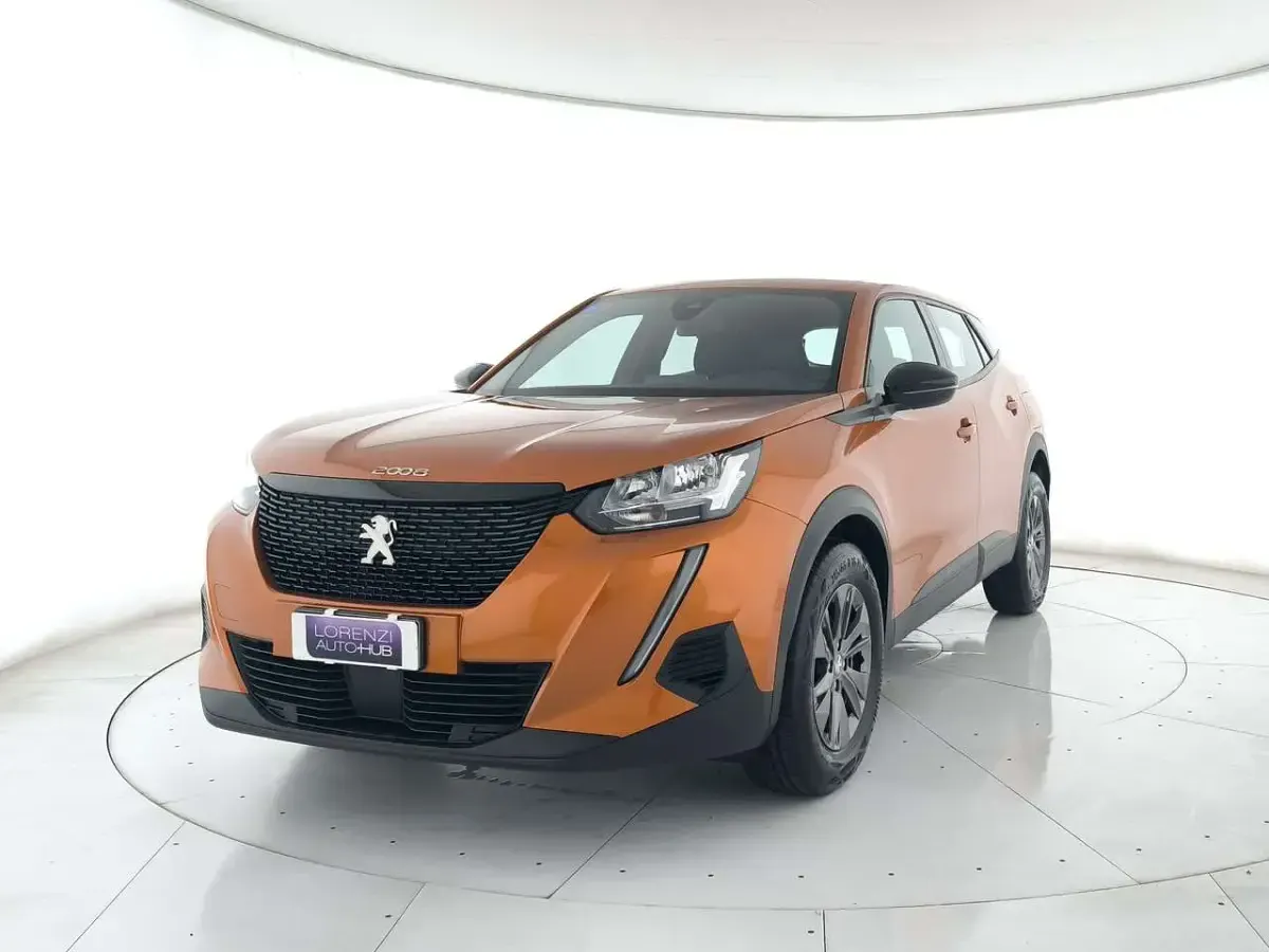 Usata Peugeot 2008 Active 131 CV (96 kW) 2023 Arancione metallizzato SUV