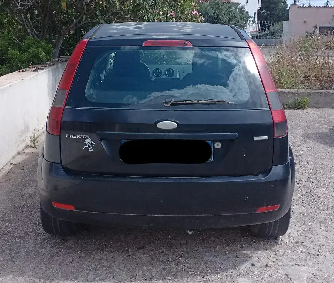 Usata Ford Fiesta 68 CV (50 kW) 2005 Nero Utilitaria