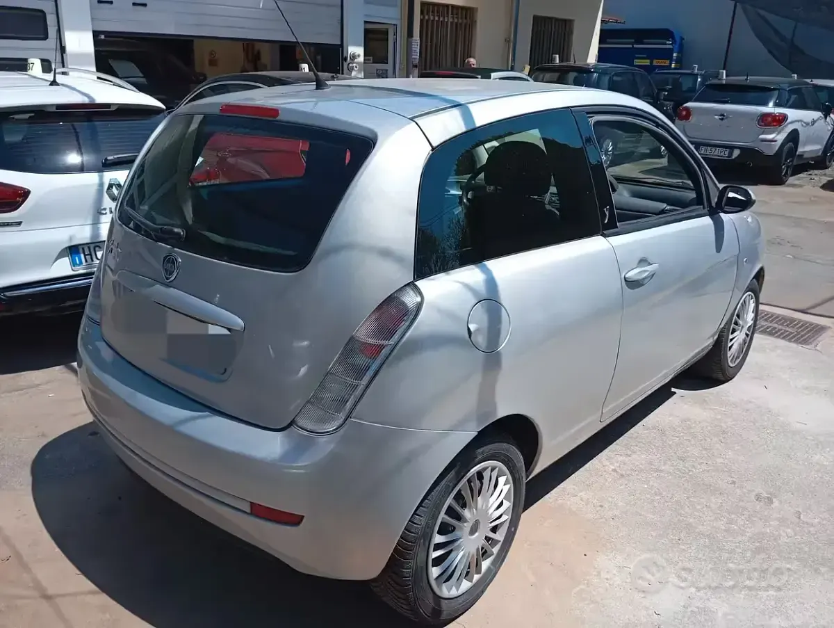 Usata Lancia Ypsilon 60 CV (44 kW) 2009 Grigio Utilitaria