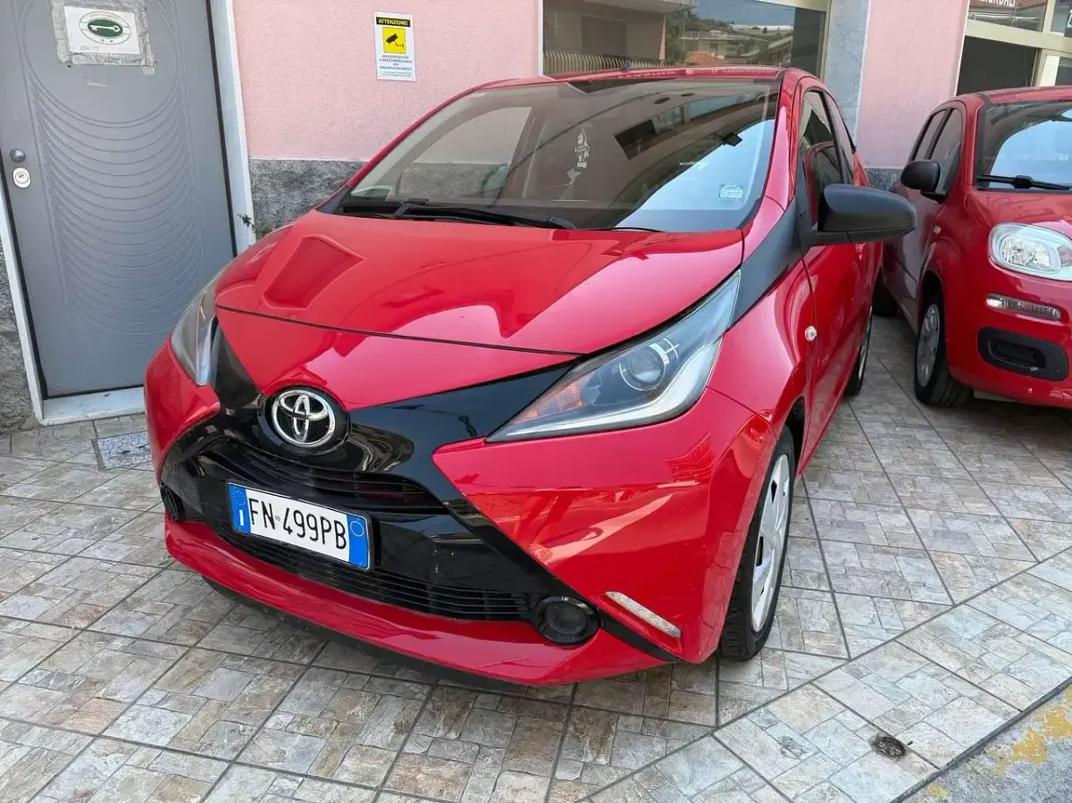 Usata Toyota Aygo X-wave 69 CV (50 kW) 2018 Rosso Utilitaria