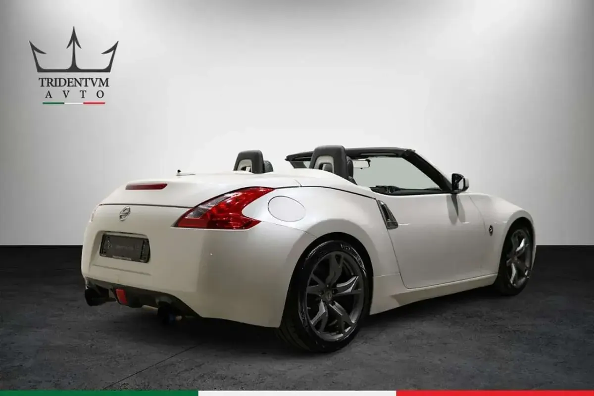 Usata Nissan 370Z 332 CV (244 kW) 2011 Bianco Cabrio