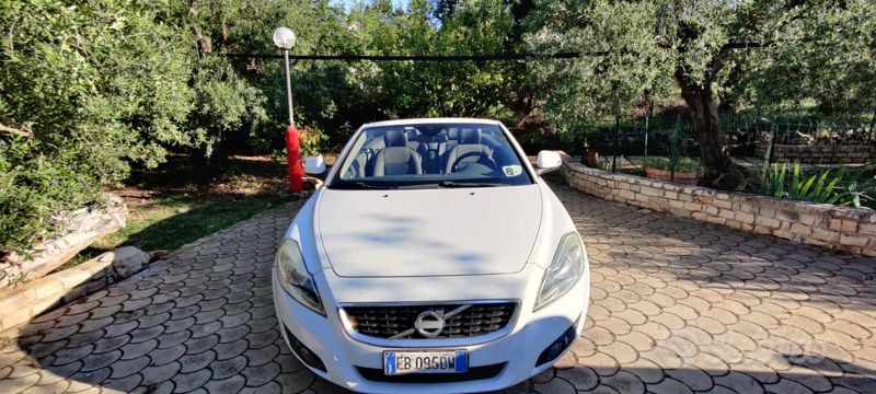 Usata Volvo C70 136 CV (100 kW) 2010 Bianco Cabrio