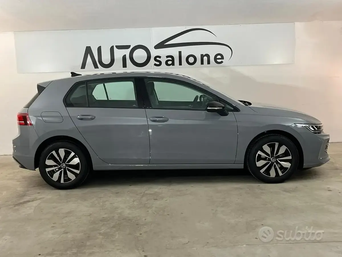 Usata VW Golf VIII Goal 116 CV (85 kW) 2024 Grigio mondstein met Berlina