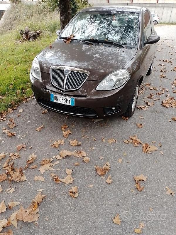 Usata Lancia Ypsilon 60 CV (44 kW) 2008 Marrone Utilitaria
