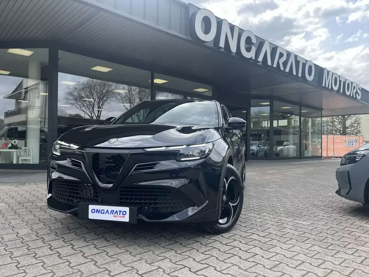 Nuova Alfa Romeo GT Junior Edizione Speciale 145 CV (106 kW) 2026 Nero SUV
