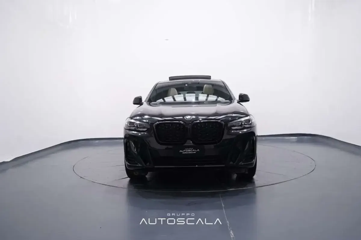 Usata BMW X4 M Sport 190 CV (139 kW) 2024 Saphirschwarz metallizzato SUV