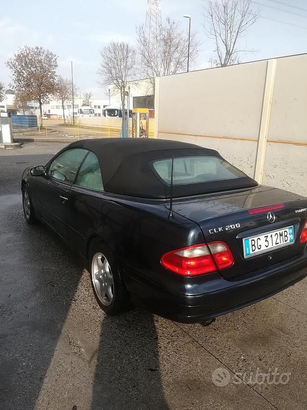 Usata Mercedes CLK200 192 CV (141 kW) 2000 Blu Cabrio