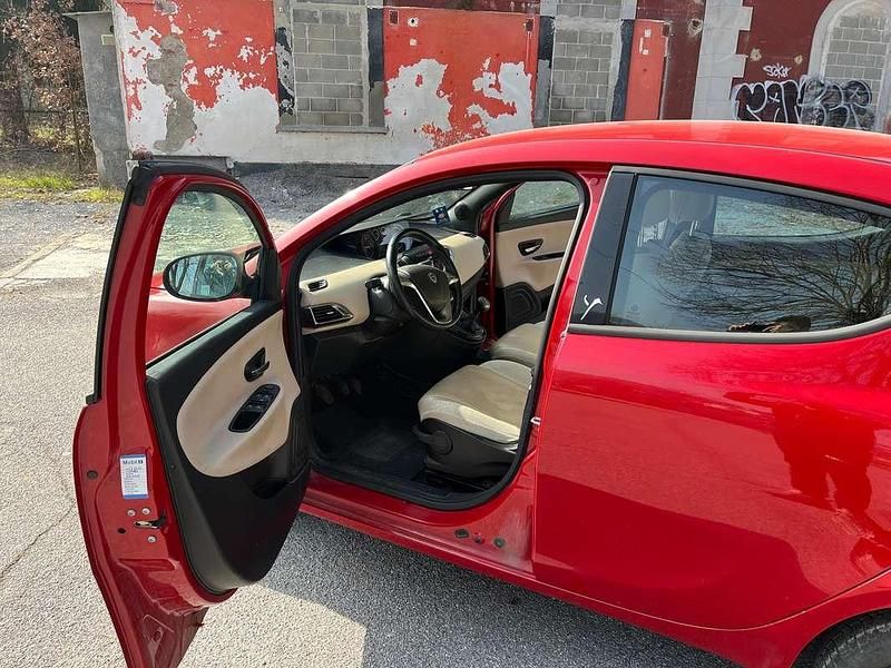 Usata Lancia Ypsilon Gold 95 CV (69 kW) 2012 Rosso Utilitaria