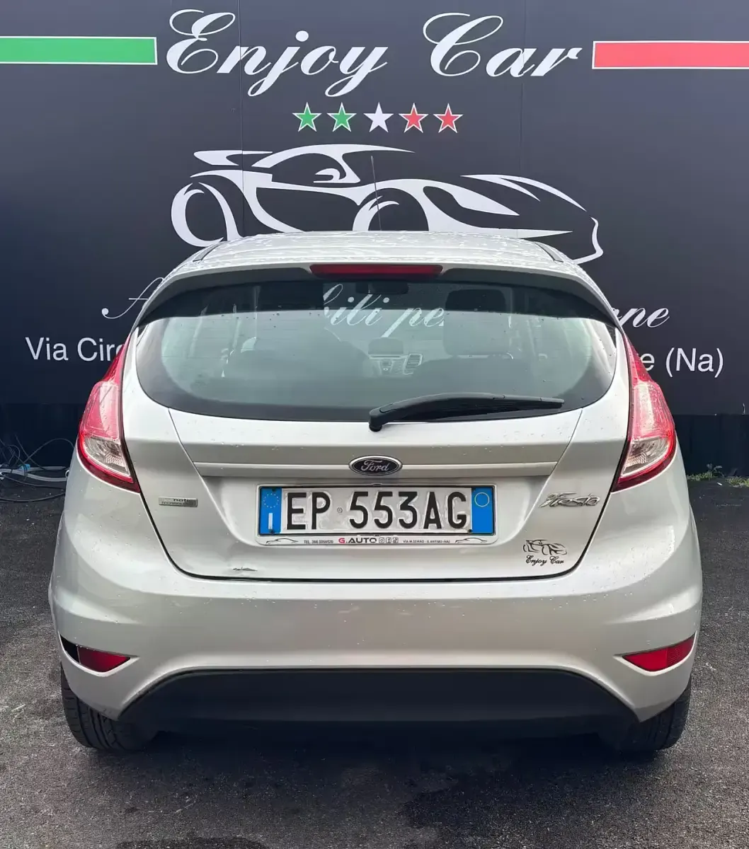 Usata Ford Fiesta Titanium 75 CV (55 kW) 2013 Argento Berlina