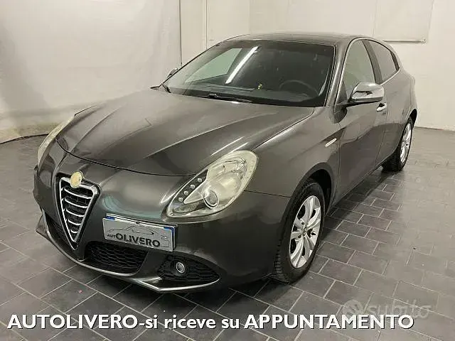Usata Alfa Romeo Giulietta Distinctive 170 CV (125 kW) 2011 Grigio Utilitaria