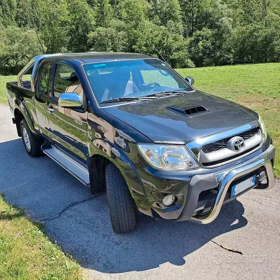 Usata Toyota HiLux 144 CV (105 kW) 2011 Nero Pick-up