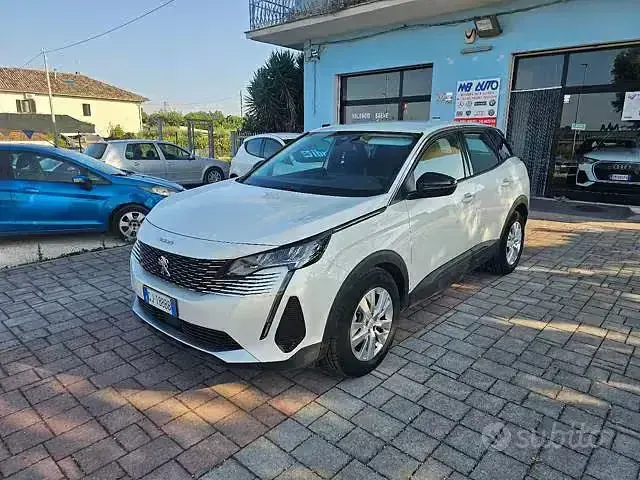 Usata Peugeot 3008 Active 131 CV (96 kW) 2022 Bianco SUV
