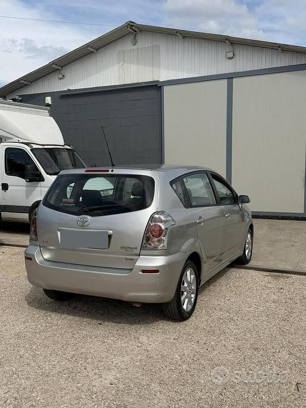 Usata Toyota Corolla 79 CV (58 kW) 2006 Monovolume