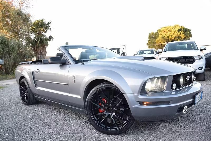 Usata Ford Mustang GT 213 CV (156 kW) 2007 Grigio Cabrio