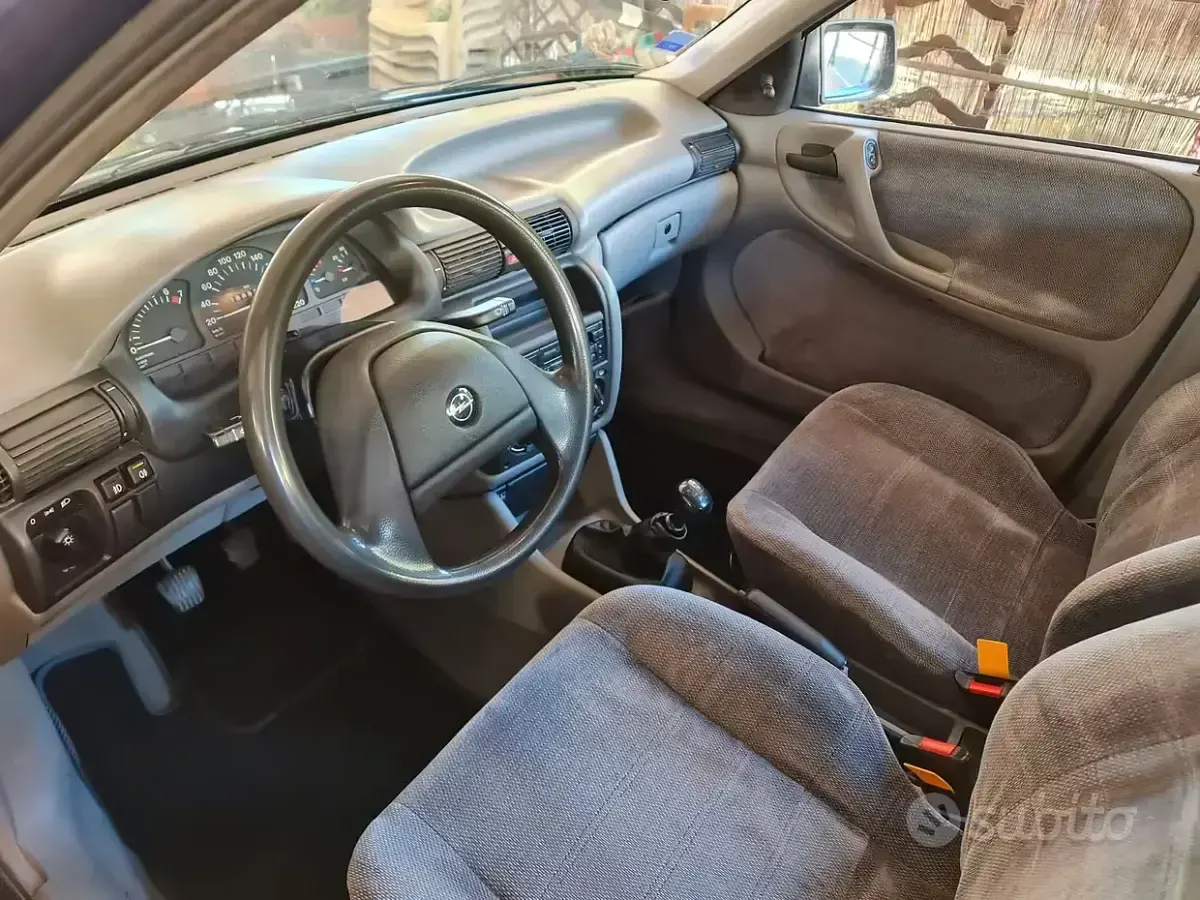 Usata Opel Astra 60 CV (44 kW) 1993 Bluazzurro Berlina