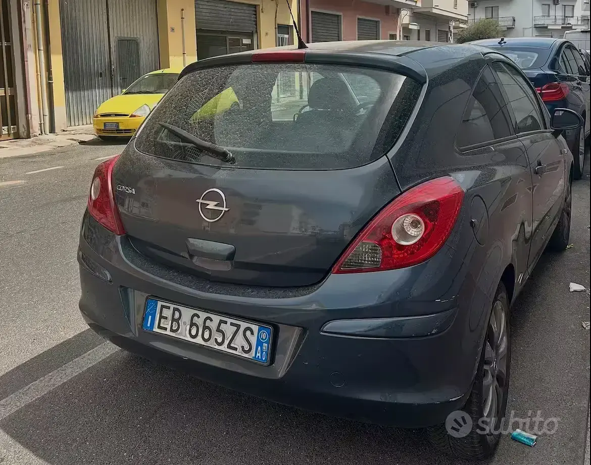 Usata Opel Corsa 85 CV (62 kW) 2010 Bluazzurro Utilitaria