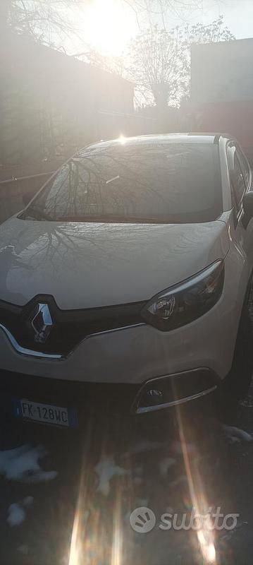 Usata Renault Captur 90 CV (66 kW) 2017 Grigio SUV