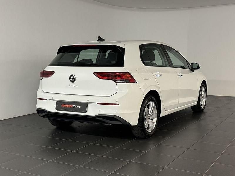 Usata VW Golf VIII Life 131 CV (96 kW) 2021 Bianco Utilitaria