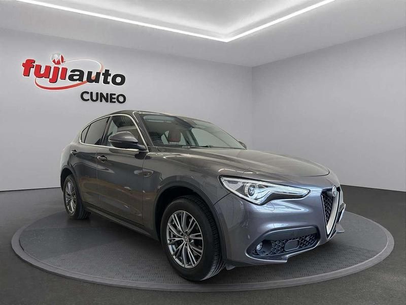 Usata Alfa Romeo Stelvio Executive 210 CV (154 kW) 2017 Grigio scuro SUV