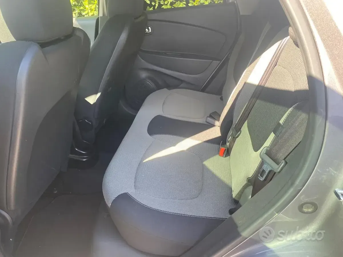 Second-hand Renault Captur Zen 90 CP (66 kW) 2017 Gri SUV
