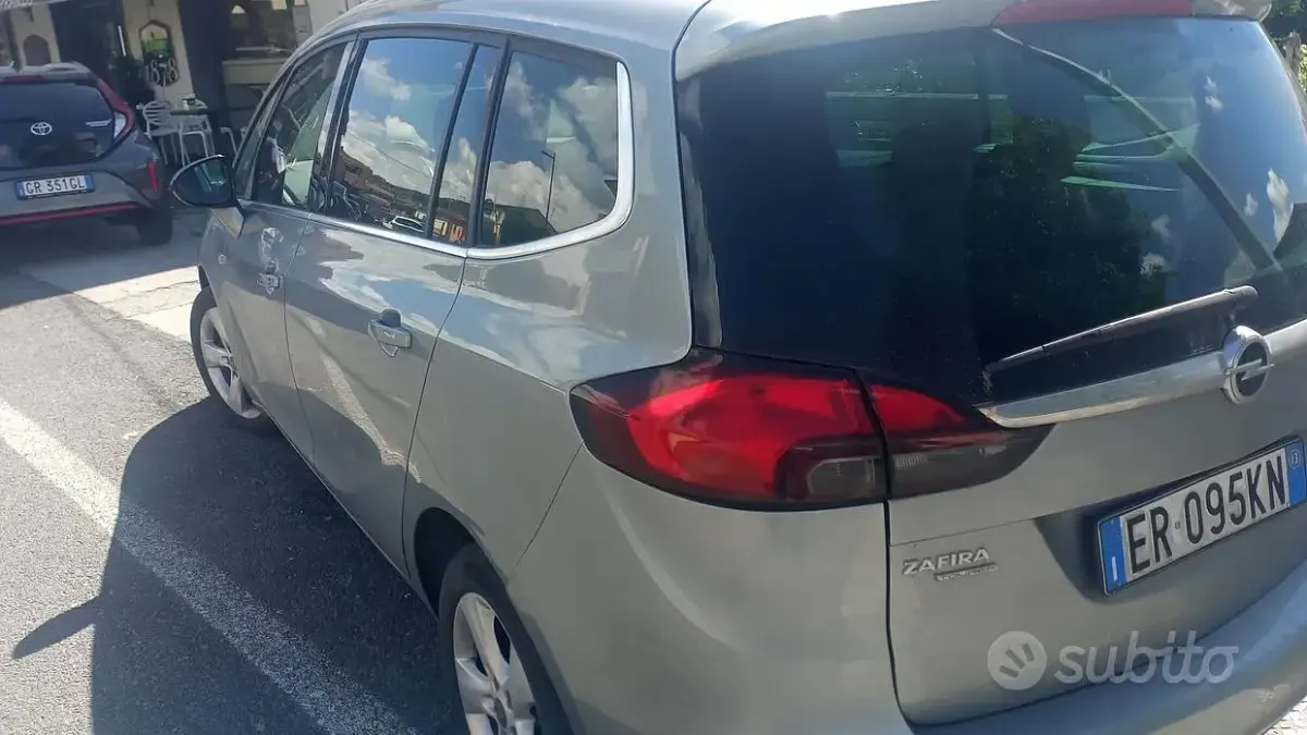 Usata Opel Zafira Tourer 150 CV (110 kW) 2013 Grigio Monovolume