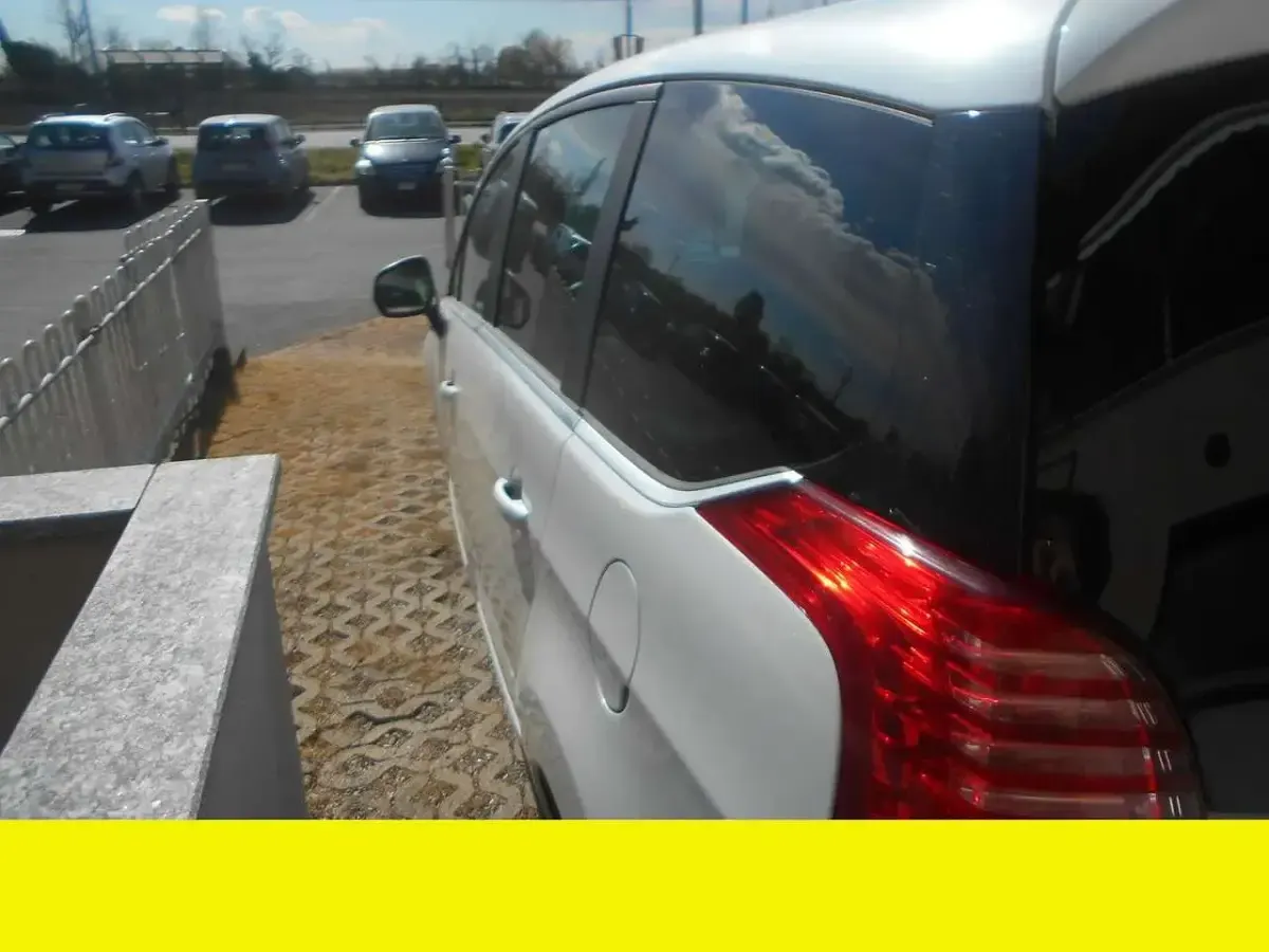 Usata Peugeot 5008 Business-Line 120 CV (88 kW) 2015 Other Monovolume