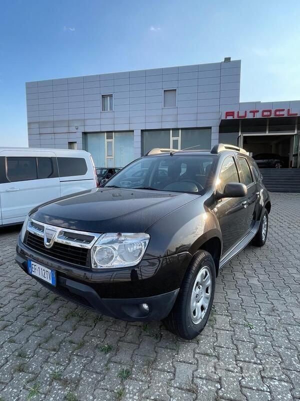 Nero Usata 2012 Dacia Duster Lauréate SUV | 4500 € (Buon prezzo) - Immagine 1/4