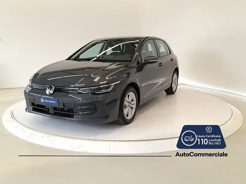 Usata VW Golf VIII Life 116 CV (85 kW) 2025 Grigio scuro