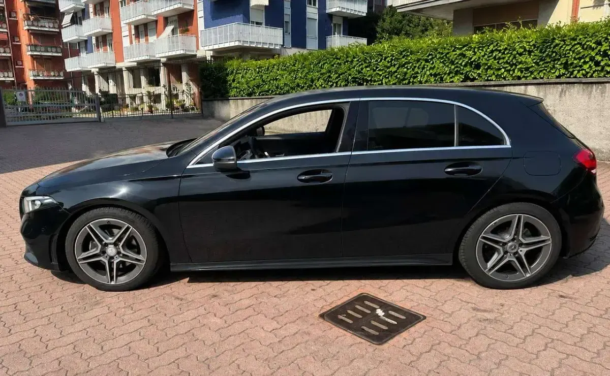 Usata Mercedes A180 Premium 116 CV (85 kW) 2019 Nero Berlina