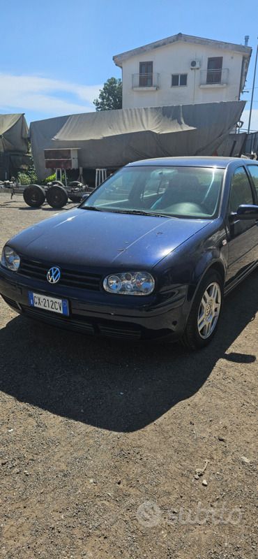 Usata VW Golf IV 64 CV (47 kW) 2000 Blu Berlina