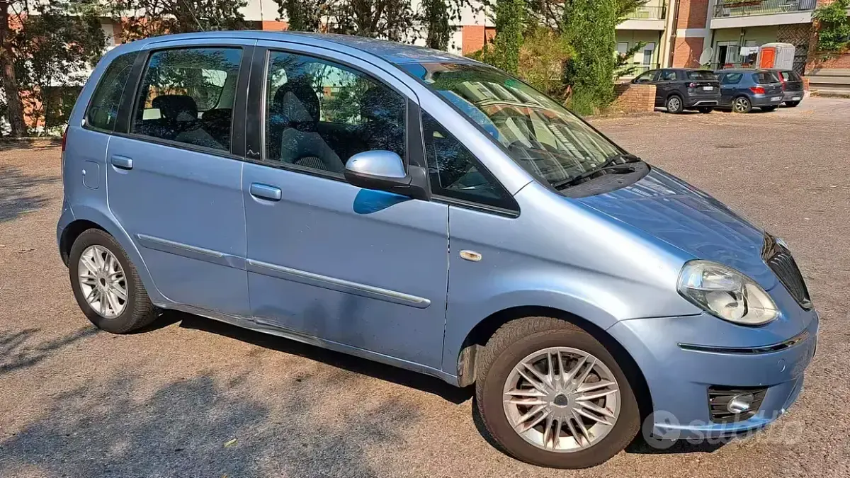 Usata Lancia Musa 95 CV (69 kW) 2011 Bluazzurro Monovolume
