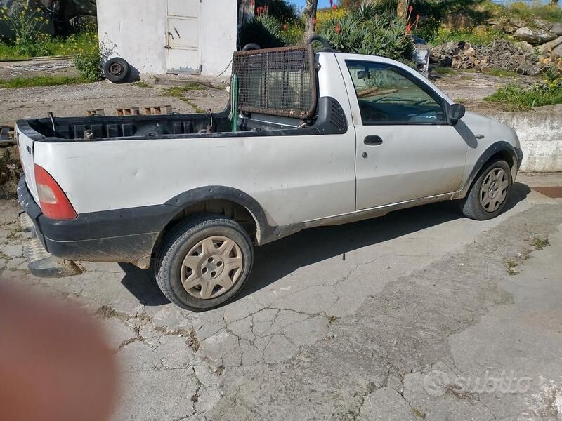 Usata 2005 Fiat Strada Tre volumi | 6500 € (Buon prezzo) - Immagine 1/1