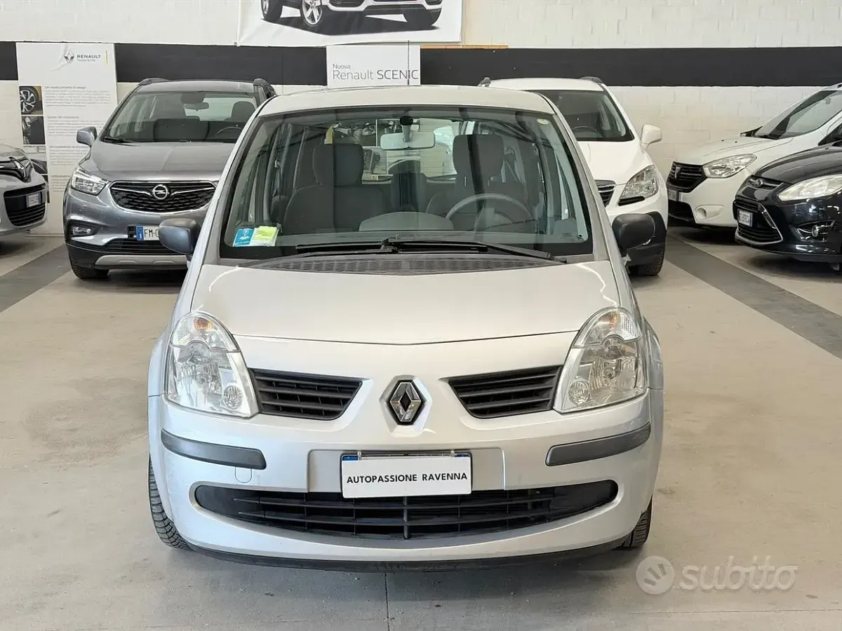 Usata Renault Modus Dynamique 75 CV (55 kW) 2008 Grigio Monovolume