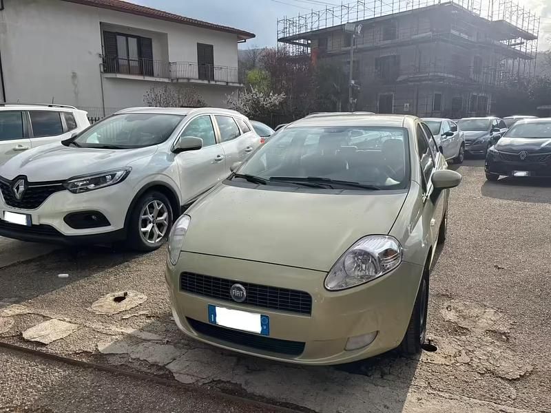 Usata Fiat Grande Punto Dynamic 89 CV (65 kW) 2006 Beige Utilitaria