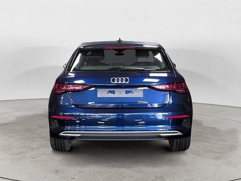 Blu Usata 2023 Audi A3 Advanced Tre volumi | 32.600 € (Cara) - Immagine 1/4