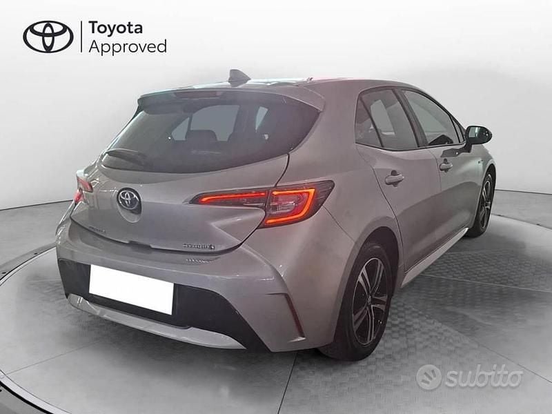 Usata Toyota Corolla Active 122 CV (89 kW) 2022 Argento Berlina