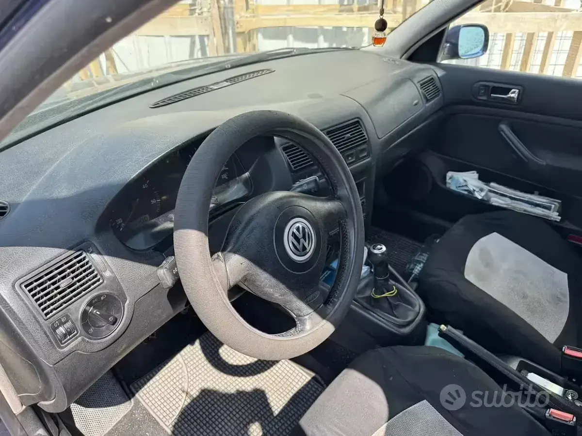 Usata VW Golf IV 90 CV (66 kW) 2001 Bluazzurro Berlina