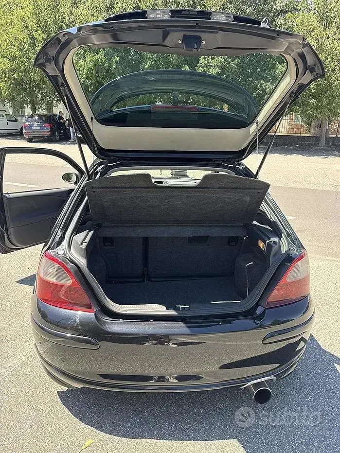 Usata MG ZR 103 CV (75 kW) 2003 Nero Utilitaria
