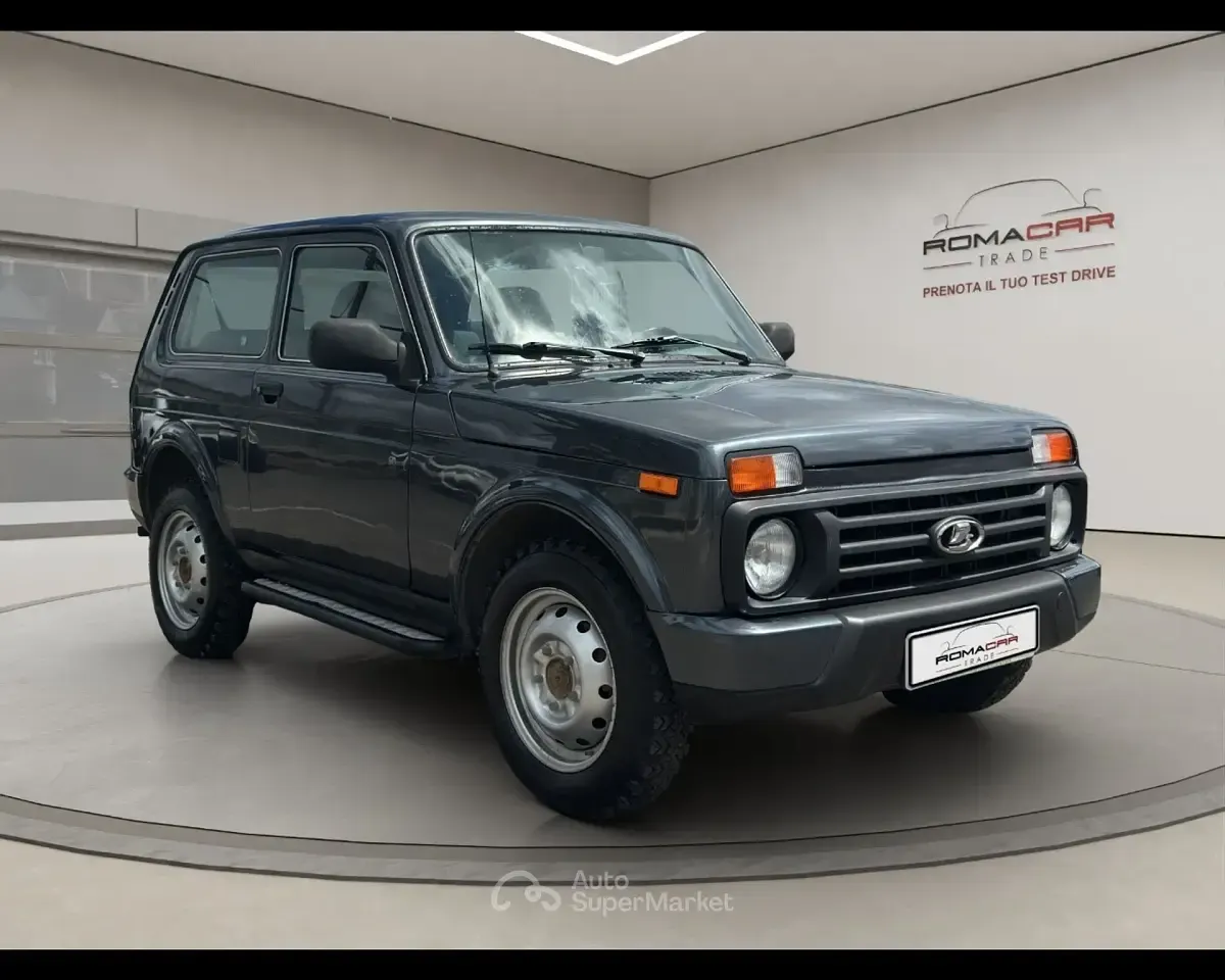 Usata Lada niva 83 CV (61 kW) 2018 Bianco SUV