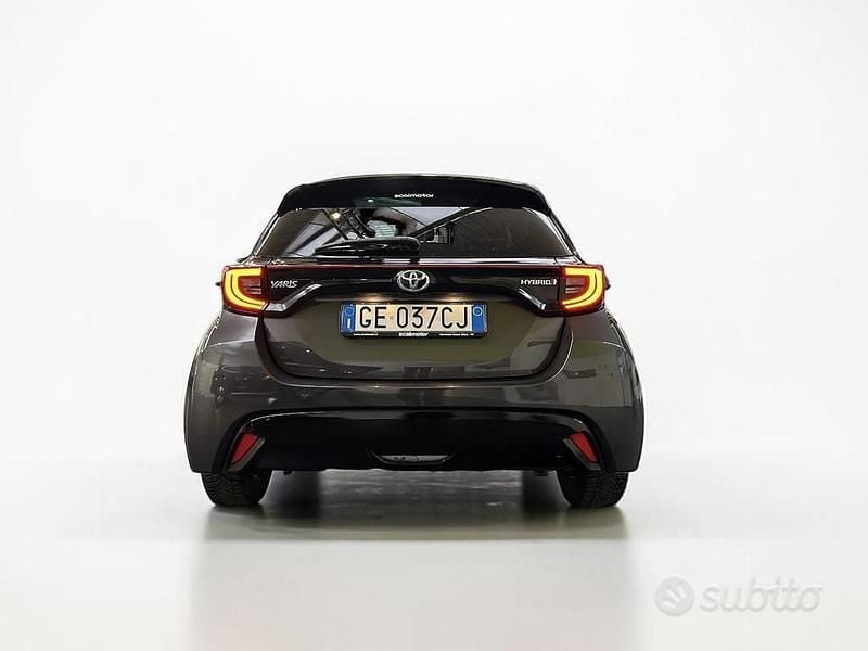 Usata Toyota Yaris Hybrid Lounge 116 CV (85 kW) 2021 Grigio Berlina