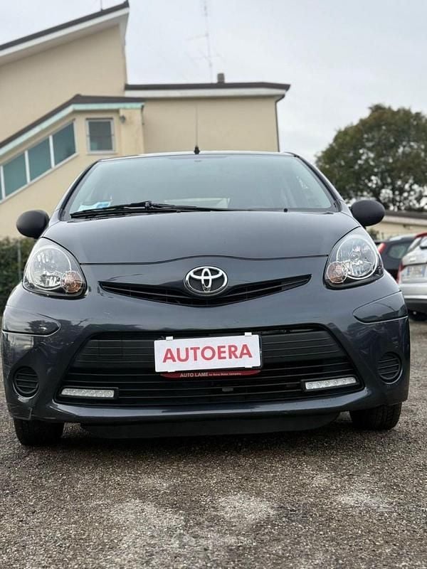 Usata Toyota Aygo Cool 68 CV (50 kW) 2014 Bianco Utilitaria