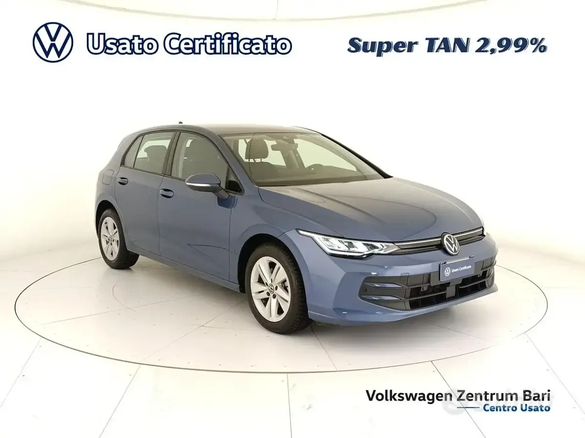 Usata VW Golf VIII Life 116 CV (85 kW) 2025 Blu Berlina