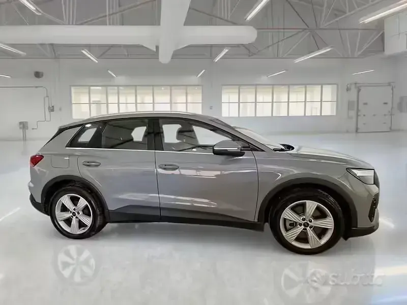 Usata Audi Q4 e-tron Business 69 kW (95 CV) 2023 Grigio SUV